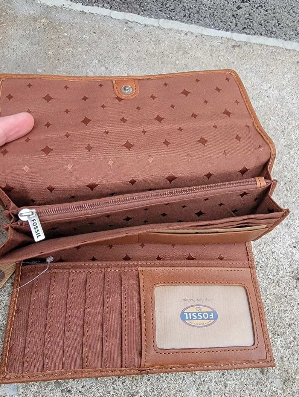 NWT Fossil Maddox Chestnut Cognac Brown Leather Trifold Clutch Wallet